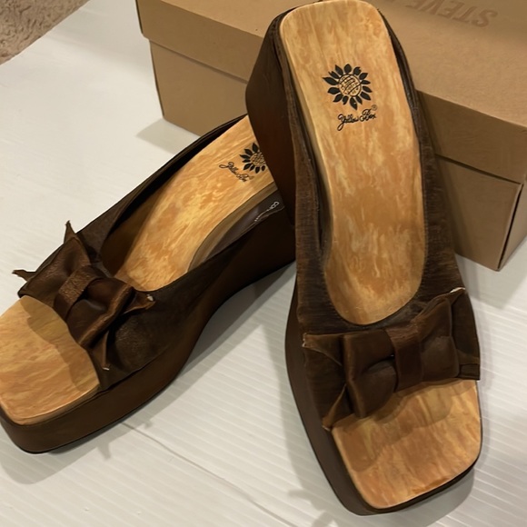 Yellow Box Women’s Chocolate Brown Wedge Sandals Size 9 COPA-BOW Fabric w/ Bow - Picture 16 of 16